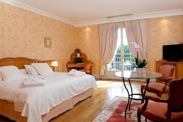 HOTEL CHATEAU DE BRINDOS - 5* HOTEL CHATEAU DE BRINDOS - 5*